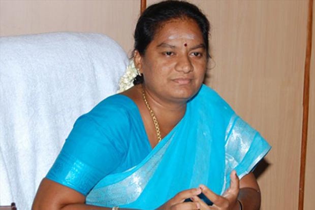 Rebel MP Sasikala Pushpa joins TTV camp
