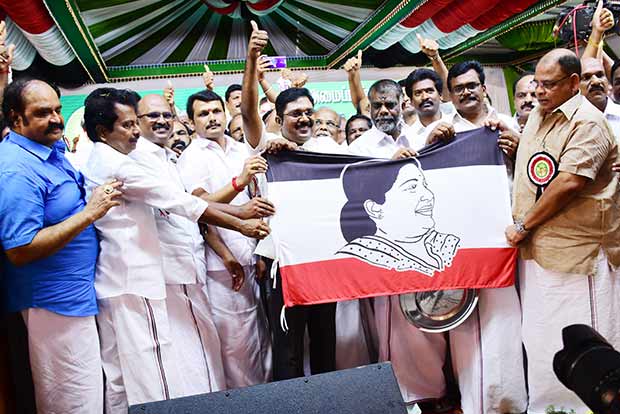 AIADMK makes light of Dinakaran launching party