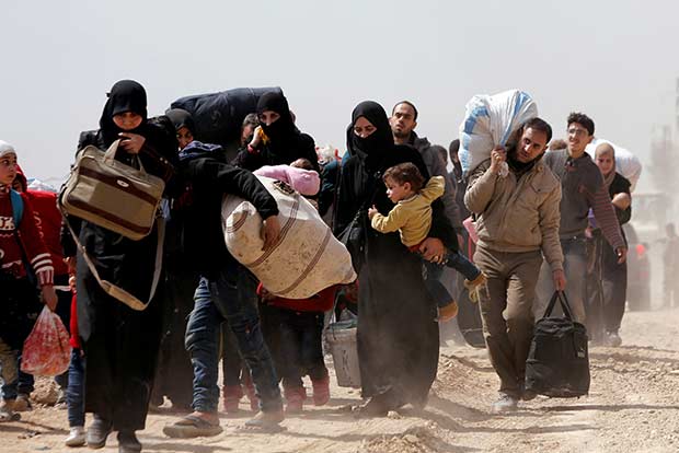 Thousands flee in first mass exodus from Syrias besieged eastern Ghouta