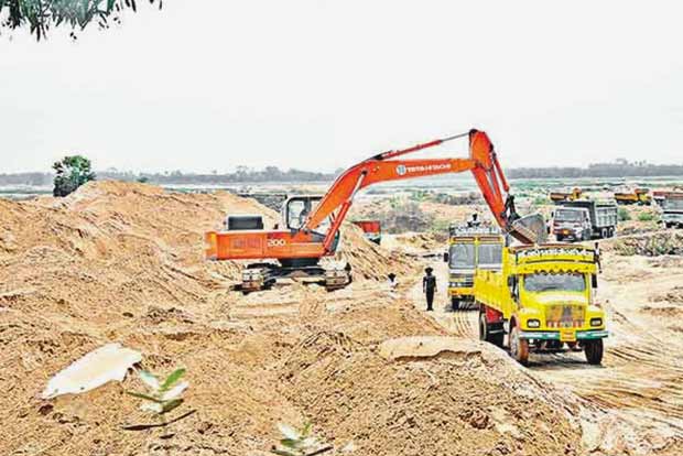 Sand lorry owners in TN threaten strike over prolonged closure of govt quarries Sand lorry owners in TN threaten strike over prolonged closure of govt quarries