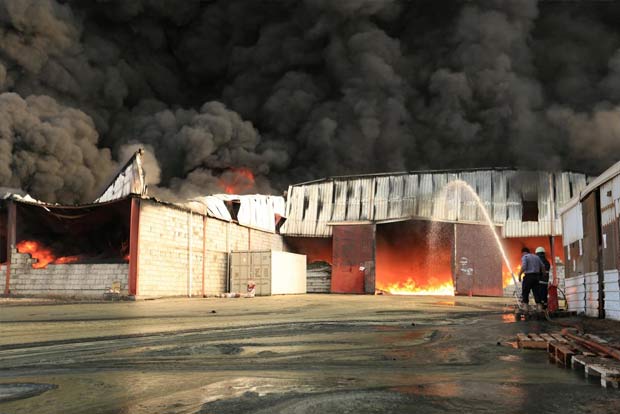 Major fire at Yemens Hodeidah port destroys aid supplies