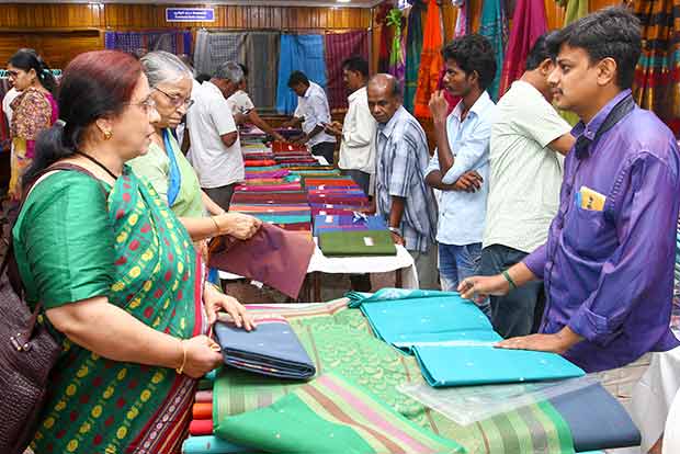 Expo teaches visitors about Tamil Nadu weaves