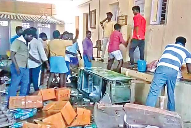 Residents ransack new Tasmac shop in Mappedu