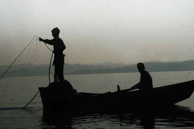 Desilt river mouths to encourage breeding of fish: Fishermen to PWD