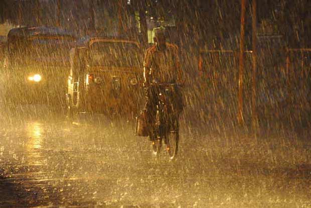 Rain lashes coastal areas, more predicted as low pressure forms Rain lashes coastal areas, more predicted as low pressure forms