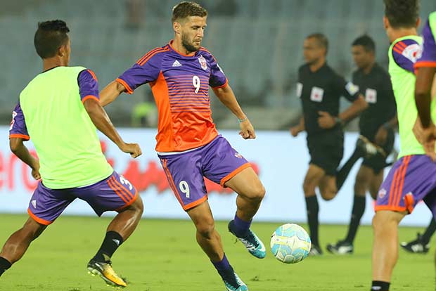 ISL: Friends turn foes as Delhi faces Pune