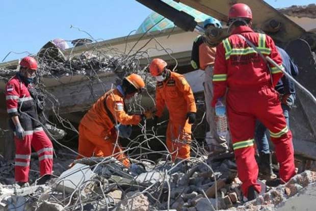Disease fears as more bodies found in Indonesia disaster Disease fears as more bodies found in Indonesia disaster