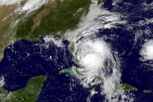 Very dangerous hurricane starts battering US East Coast