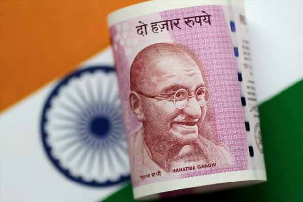 Government to stick to fiscal deficit target, mum on fuel tax cuts