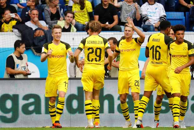 Late Pulisic goal rescues draw for 10-man Dortmund