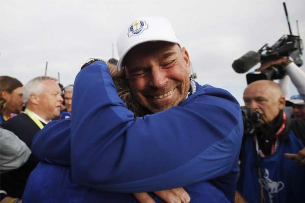 Europe regain Ryder Cup with dominant singles display