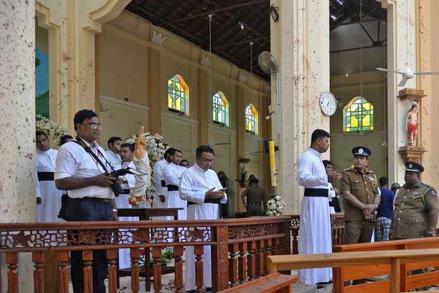 Sri Lanka observes 3-minute silence as death toll rises to 310 in Easter Sunday attacks Sri Lanka observes 3-minute silence as death toll rises to 310 in Easter Sunday attacks