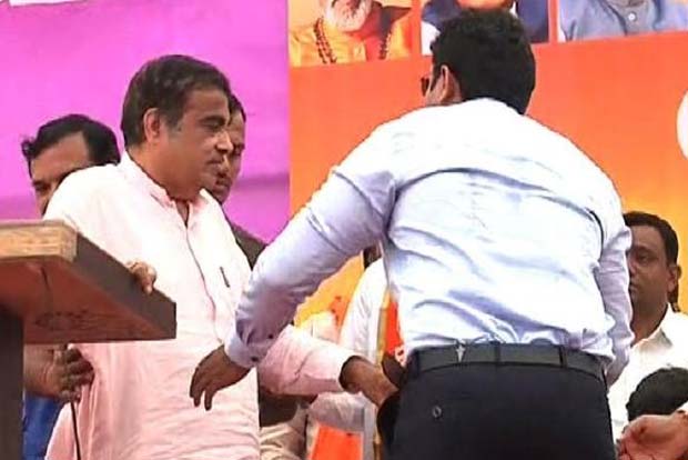Gadkari faints during campaign rally in Maharashtra