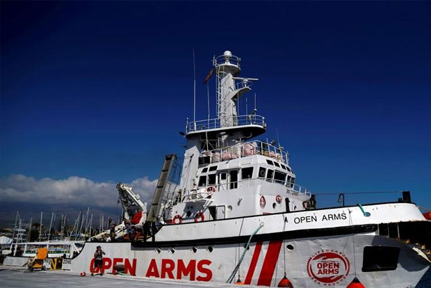 Spanish NGO boat seeks safe port for 124 people rescued in Mediterranean