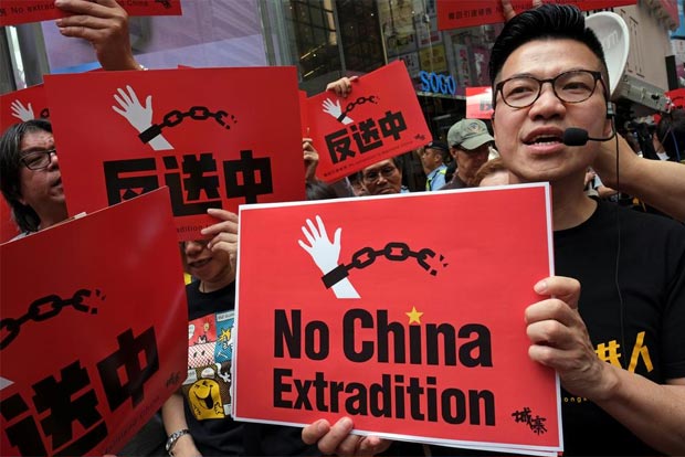 Hong Kong protesters face crucial weekend test after airport setback