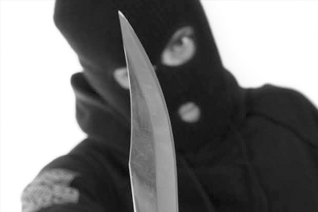 Juveniles among 7 held for robbing teashop owner