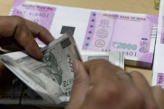 Transpersons con parlour staffer, flee with Rs 15,000 Transpersons con parlour staffer, flee with Rs 15,000