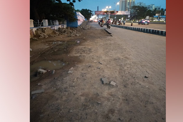 Citizen Connect: Pothole-ridden service road poses threat to motorists during peak hrs in Sholinganallur Citizen Connect: Pothole-ridden service road poses threat to motorists during peak hrs in Sholinganallur