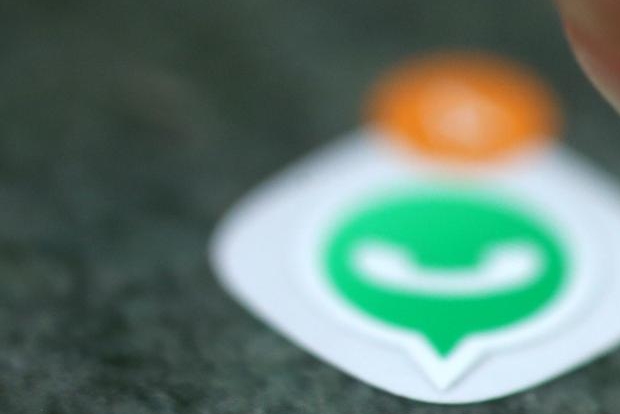 WhatsApp unveils dark mode