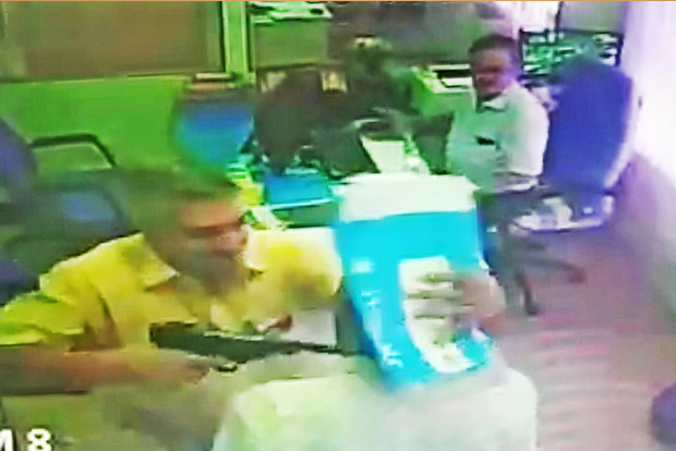 Man threatens bank staff with gun