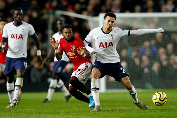Tottenham fall to Man United, Liverpool rout Everton