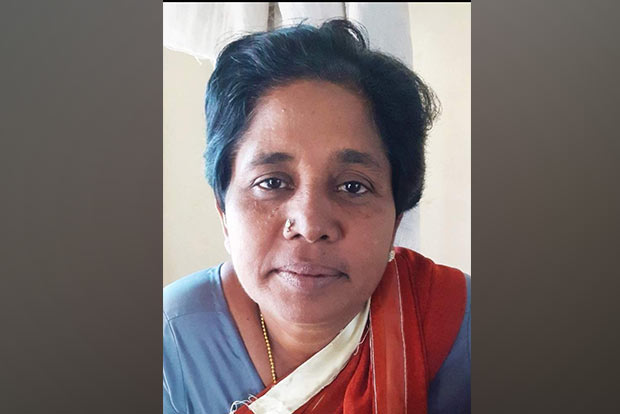 Woman tries to stave off snatchers, falls to death from son’s bike