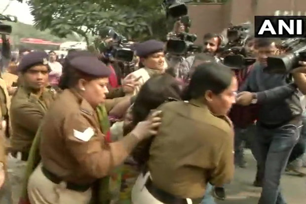 Woman pours inflammable liquid on daughter to demand justice for Unnao victim