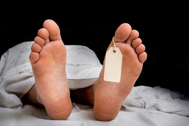 Car turns turtle on ECR, man and wife die Car turns turtle on ECR, man and wife die