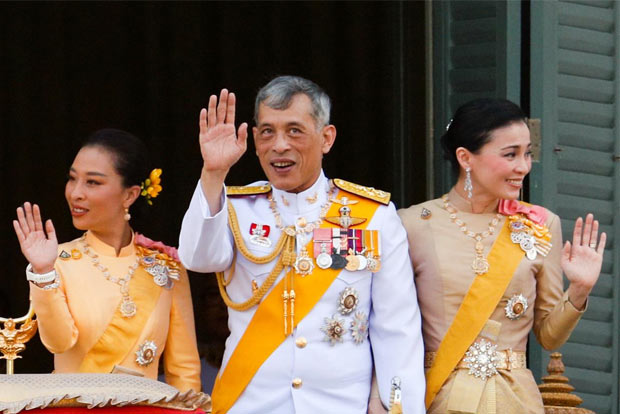 Thousands gather for glimpse of Thai king at final coronation event