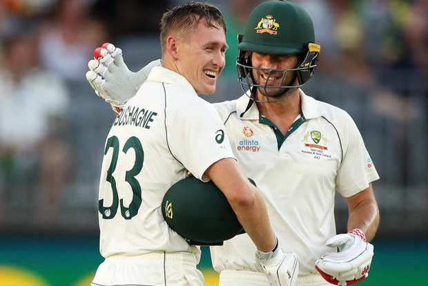 Australia stretch lead to 325 runs in first NZ test