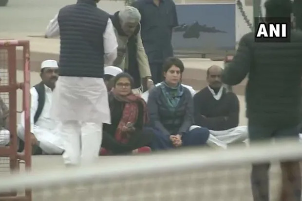 Priyanka Gandhi leads Congress protest at India Gate over Jamia incident