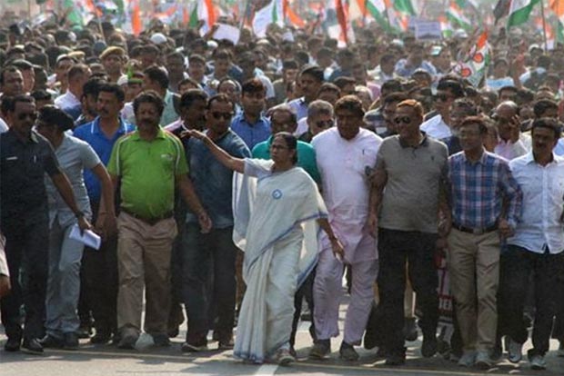 Anger over CAA, police action on Jamia spills over to many campuses in India, Mamata takes out huge rally