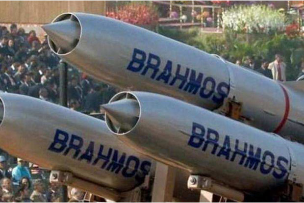 Land and air versions of BrahMos missile successfully test-fired Land and air versions of BrahMos missile successfully test-fired