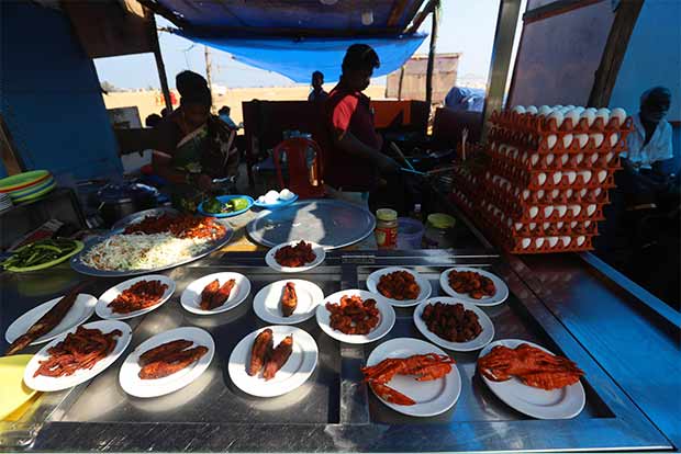 Corpn beautification plan may spoil our livelihood: Marina vendors Corpn beautification plan may spoil our livelihood: Marina vendors