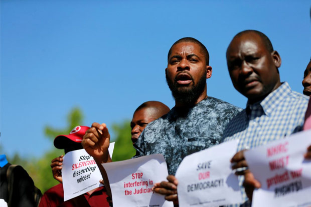 Pro-government group attacks rally demanding release of illegally held Nigerians