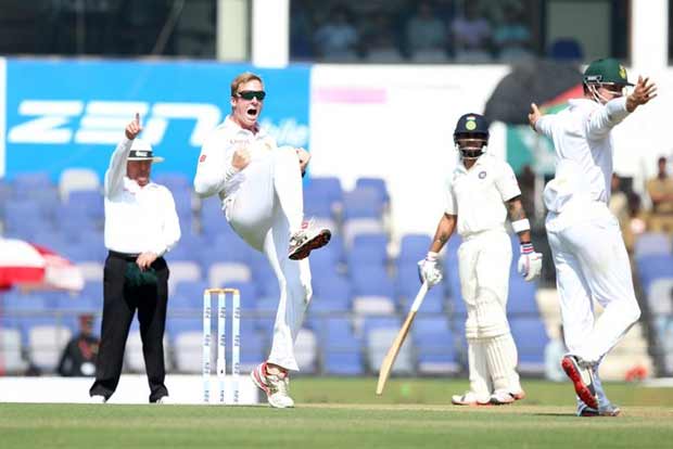 Simon Harmer extends contract with Essex