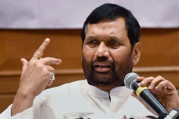 Paswan asks Kejriwal to take drinking water issue seriously, says children dying