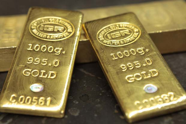 Rs 56 lakh worth of gold seized from 2 plane passengers Rs 56 lakh worth of gold seized from 2 plane passengers