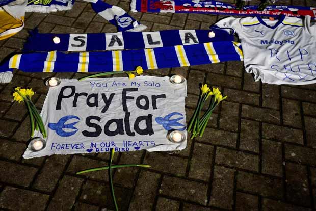 Body found underwater in wreckage of footballer Emiliano Salas plane