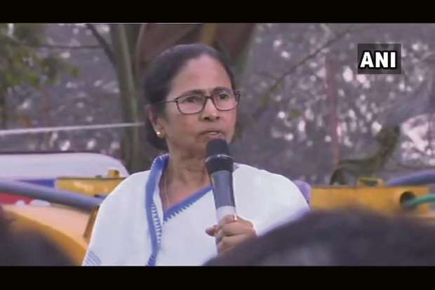 Mamatas dharna enters third day, Kejriwal, Naidu likely to visit protest site today
