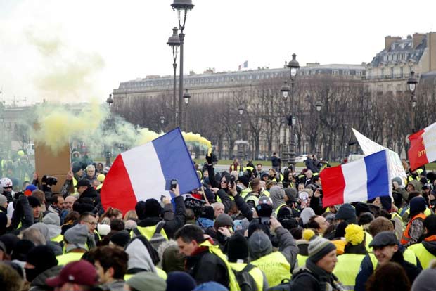French Yellow Vests gather in Paris for tenth weekend of protests