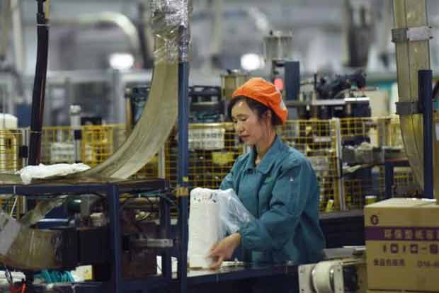 Chinas economy slumps to 28 year low to 6.6 per cent in 2018