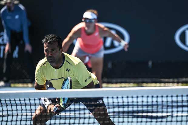 Australian Open: Paes-Stosur crash out