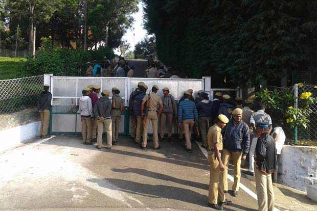 Madras HC stays FIR against scribe over video on Kodanad heist case