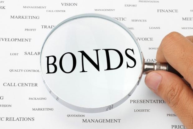 Italy plays catch up with world bond rally