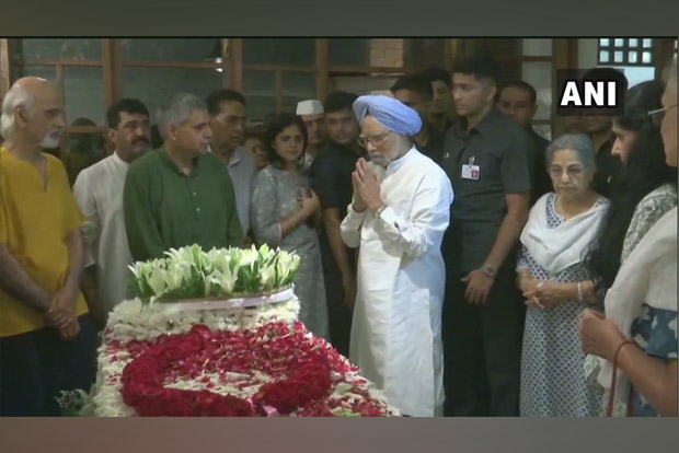 Country has lost a dedicated Congress leader of masses: Manmohan on Sheila