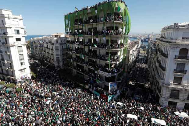 Protests rock Algeria for fifth consecutive week