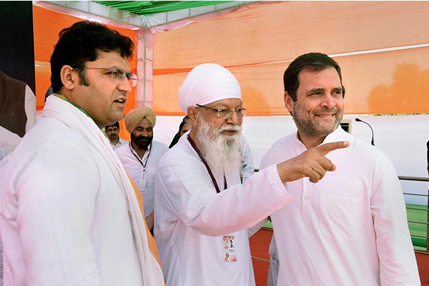 Modi cant speak on govt performance so harping on past: Rahul