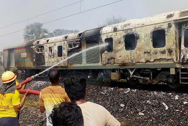 Fire in Bhubaneswar-bound Rajdhani Express, none injured