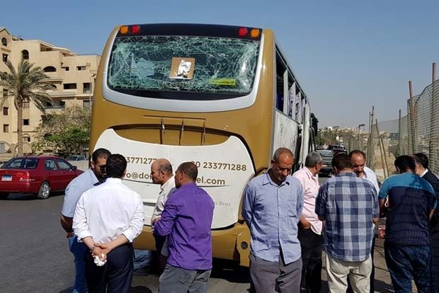 Blast hits Egypt tourist bus, 17 injured: Security, medical sources